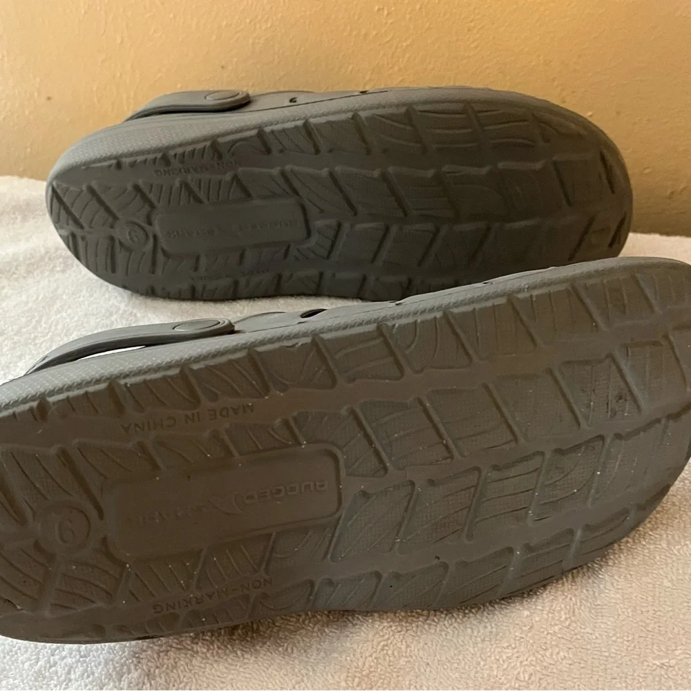 Rugged Shark Gray Sandals Sz 9